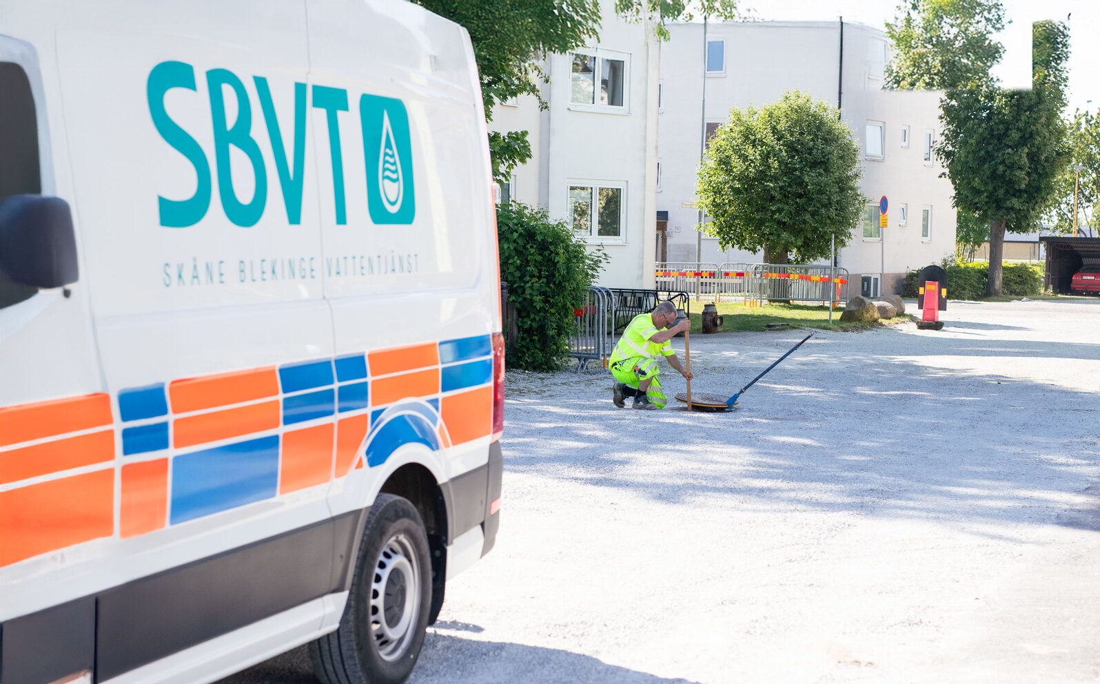 En bild på en av SBVT's bilar som är ute på uppdrag.