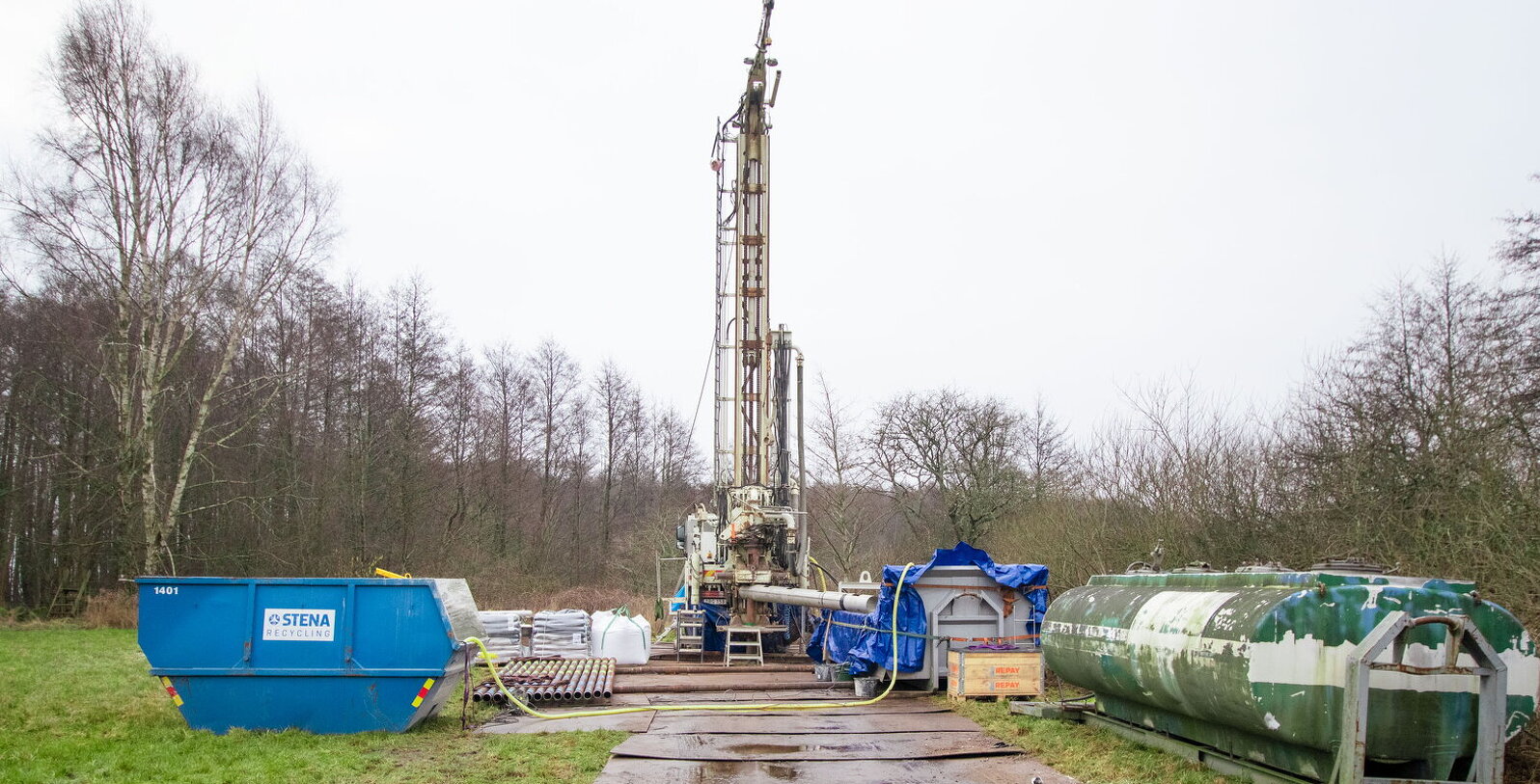 Bild på en anordning för brunnsborrning.