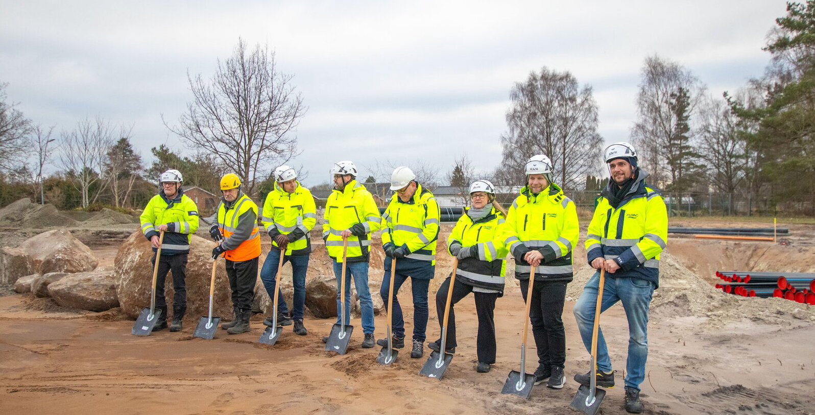 Bild på när första spadtaget görs för byggstarten av Nymölla Vattenverk.